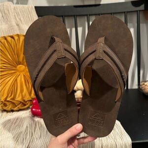 REEF Men’s size 10 sandals NEW